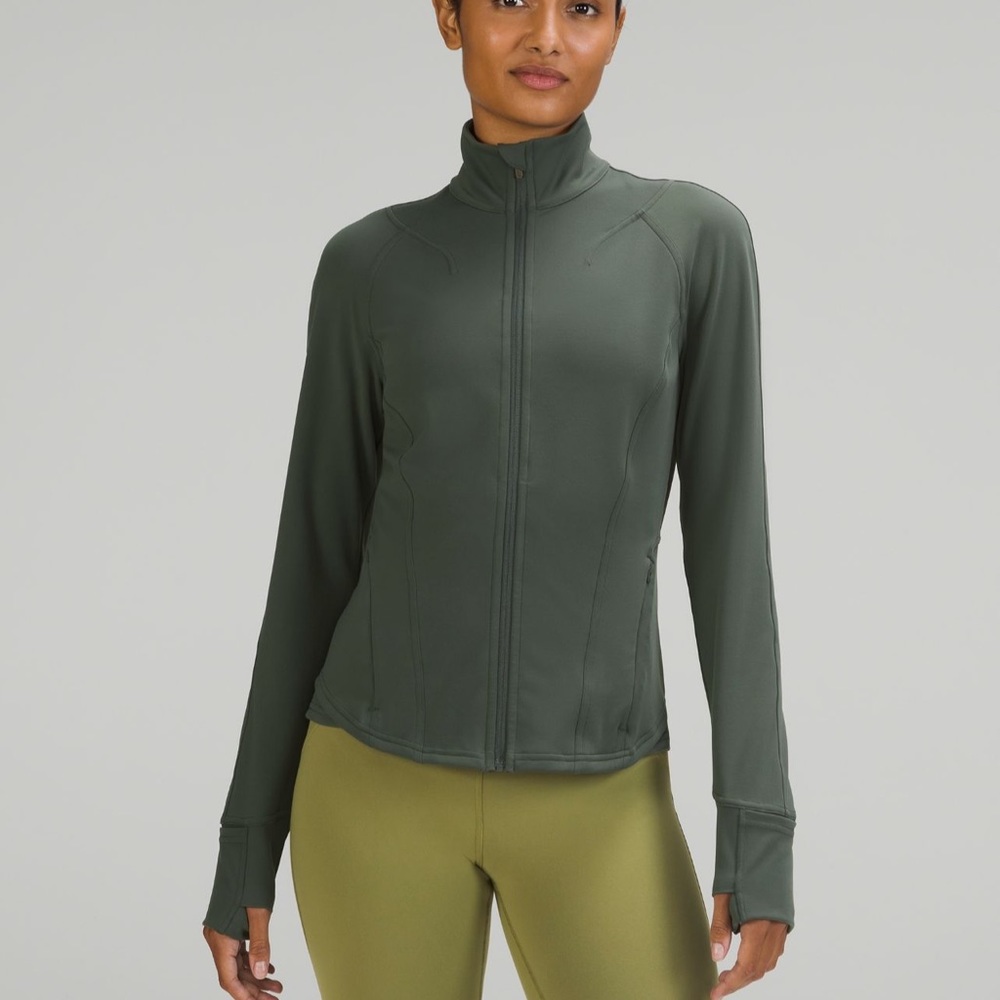 lululemon InStill Jacket in Smoked Spruce. Size 6